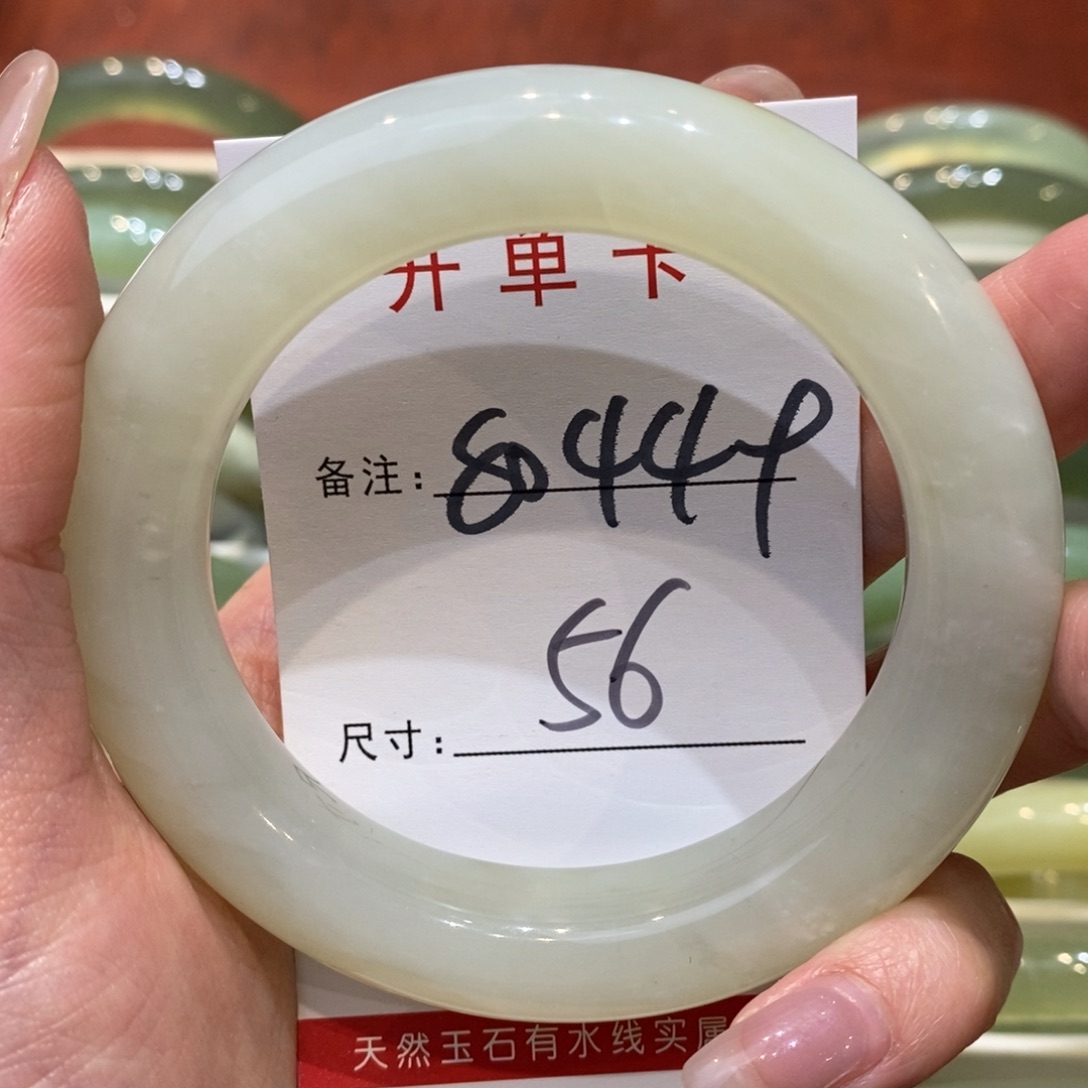 【闪购商品】蛇纹石玉手镯未镶嵌么*