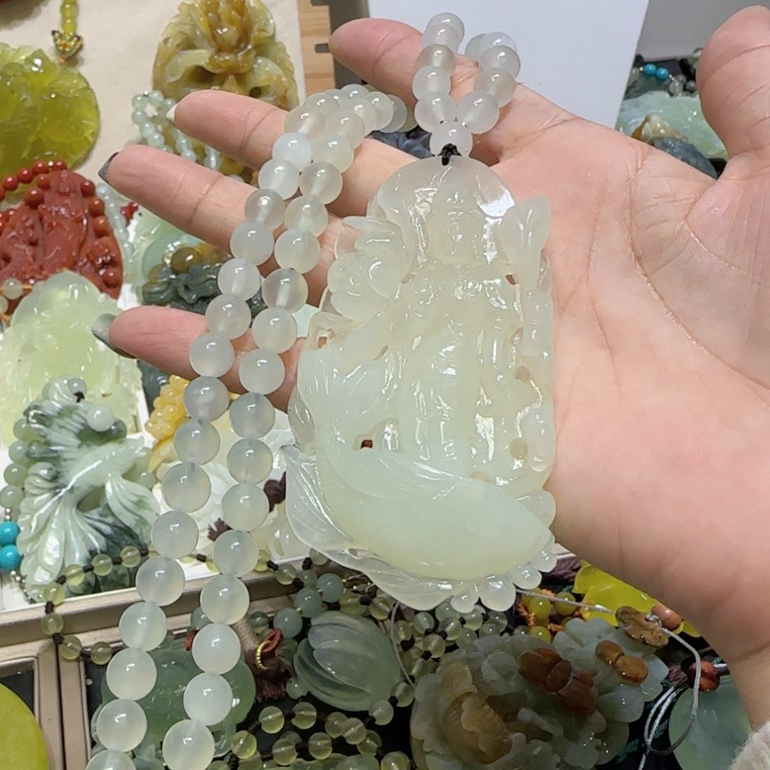 未镶嵌蛇纹石玉吊坠
