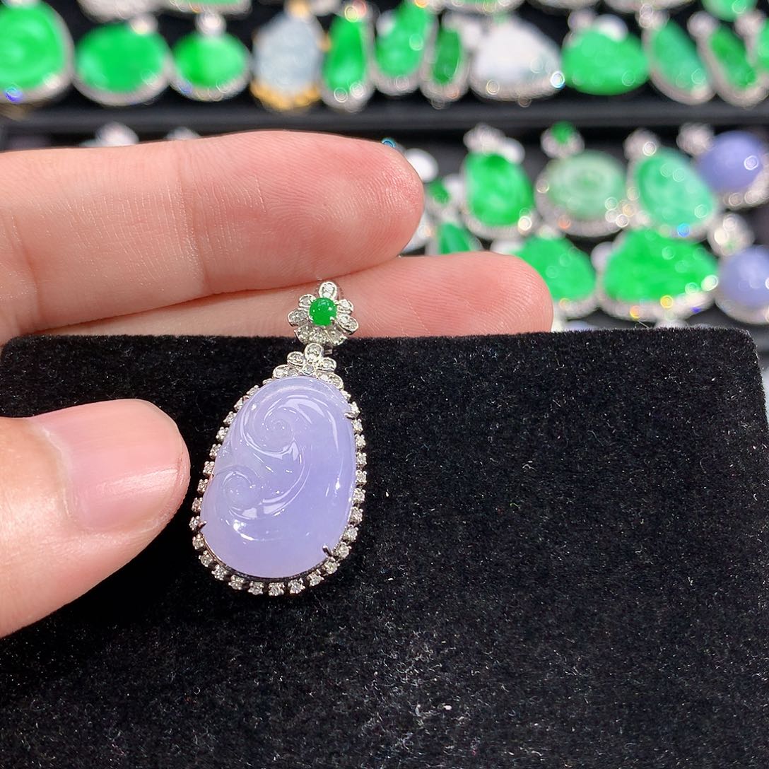 翡翠18K金镶嵌颈饰