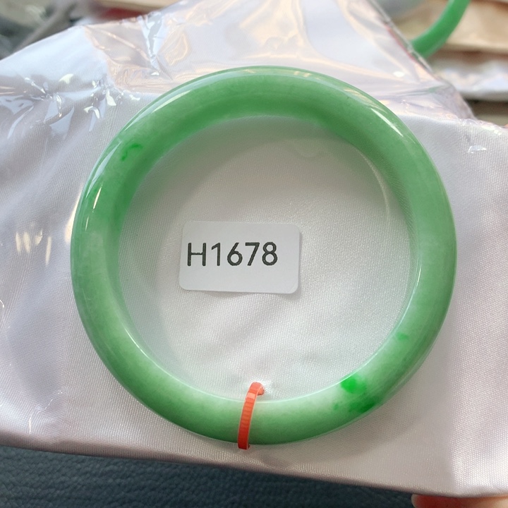 翡翠手镯未镶嵌天然翡翠手镯01