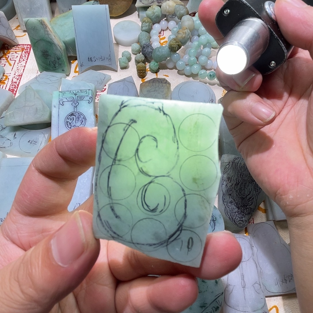 翡翠未镶嵌颈饰天然缅甸A货翡翠毛料