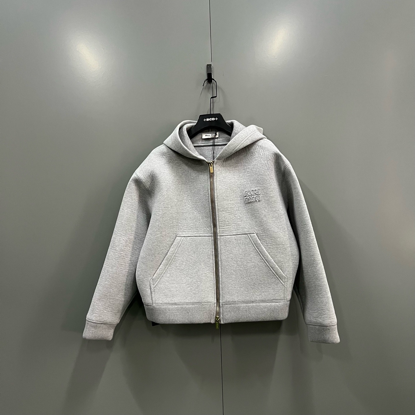 未使用 MIU MIU/缪缪 (ll) 灰色刺绣logo连帽夹克 S码608216