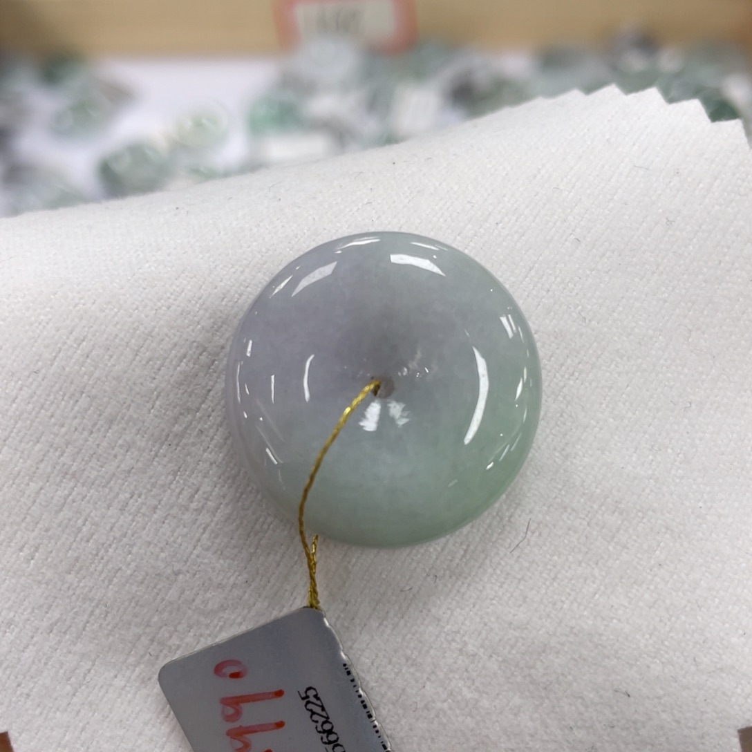 颈饰未镶嵌翡翠平安扣