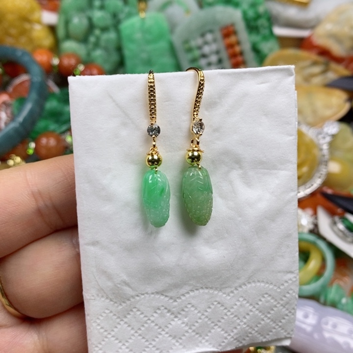 翡翠吊坠(赠链)未镶嵌