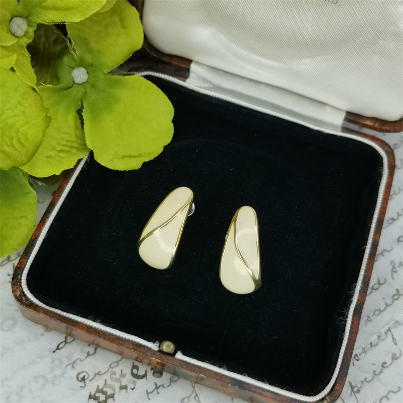 合金耳饰 trifari奶油珐琅环扣耳针1-1【2070722-033】