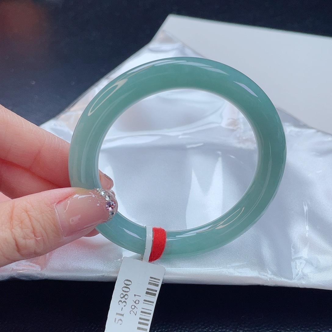 翡翠手镯未镶嵌翡翠