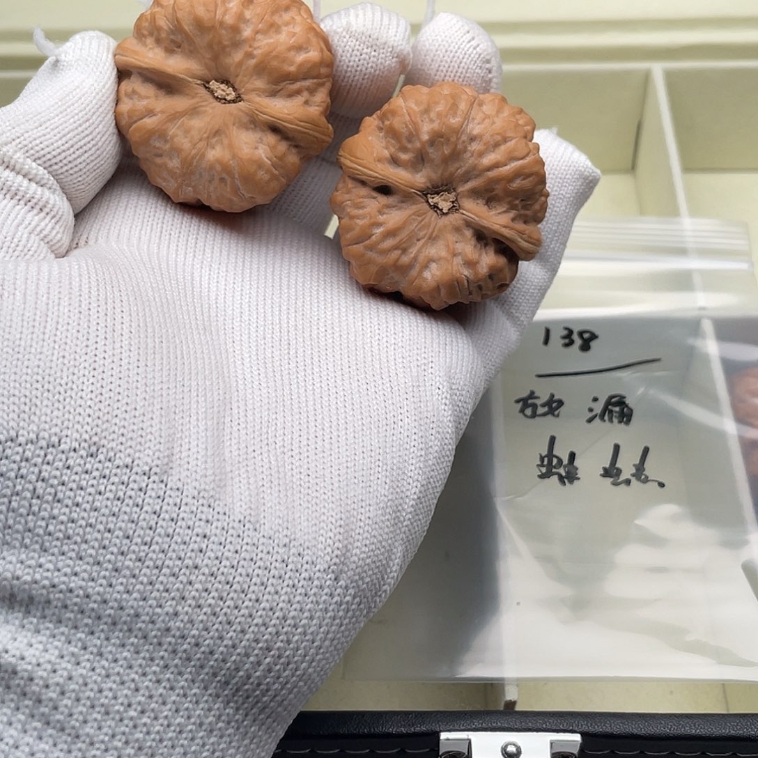 核桃放漏蛙蛙文玩