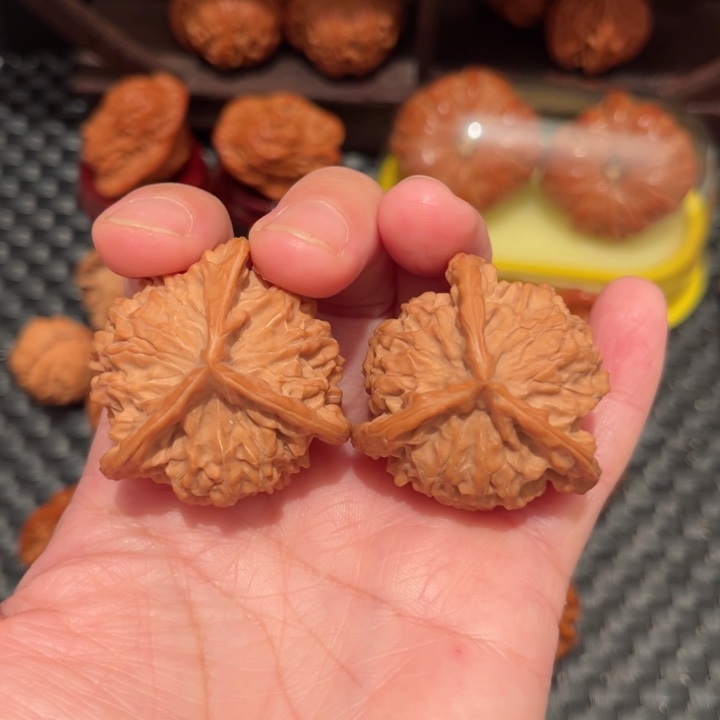 文玩核桃把件盘山三棱