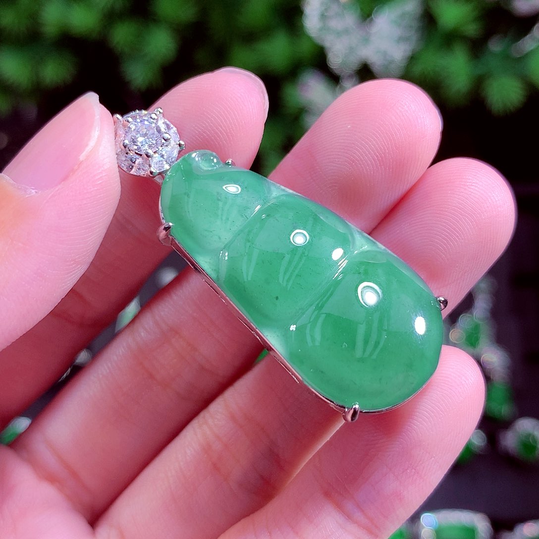 颈饰未镶嵌翡翠天然