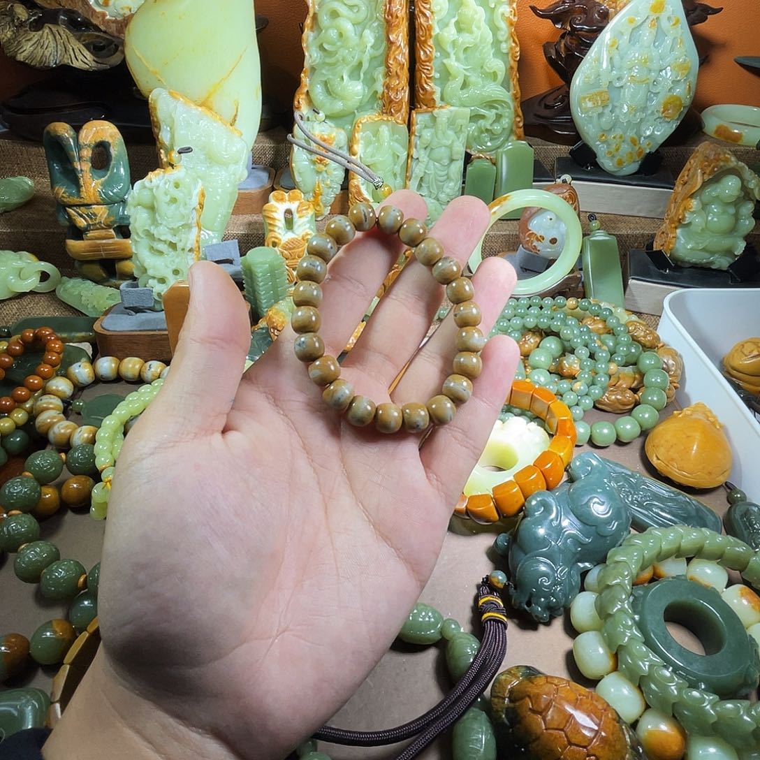 透闪石质玉未镶嵌珠宝奇石