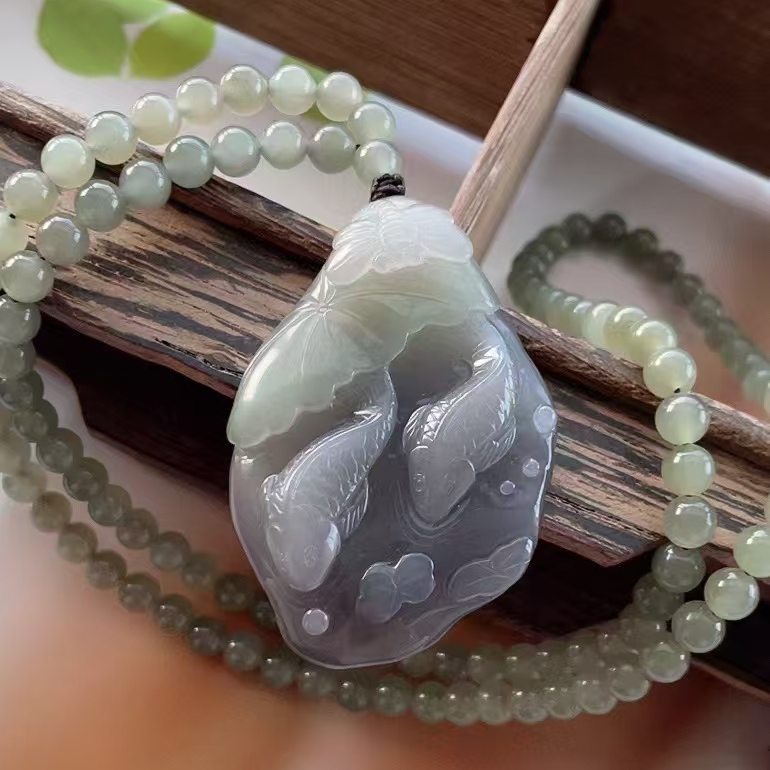 和田玉烟紫带翠鱼挂件吊坠项链天然玉石手工雕刻