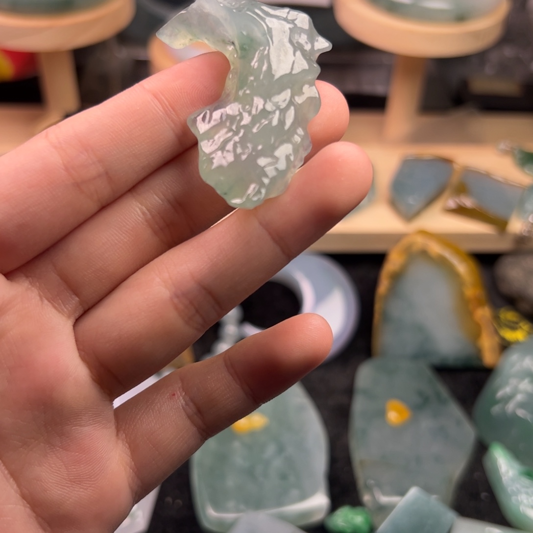 歇***会定制翡翠未镶嵌缅甸天然翡翠定制