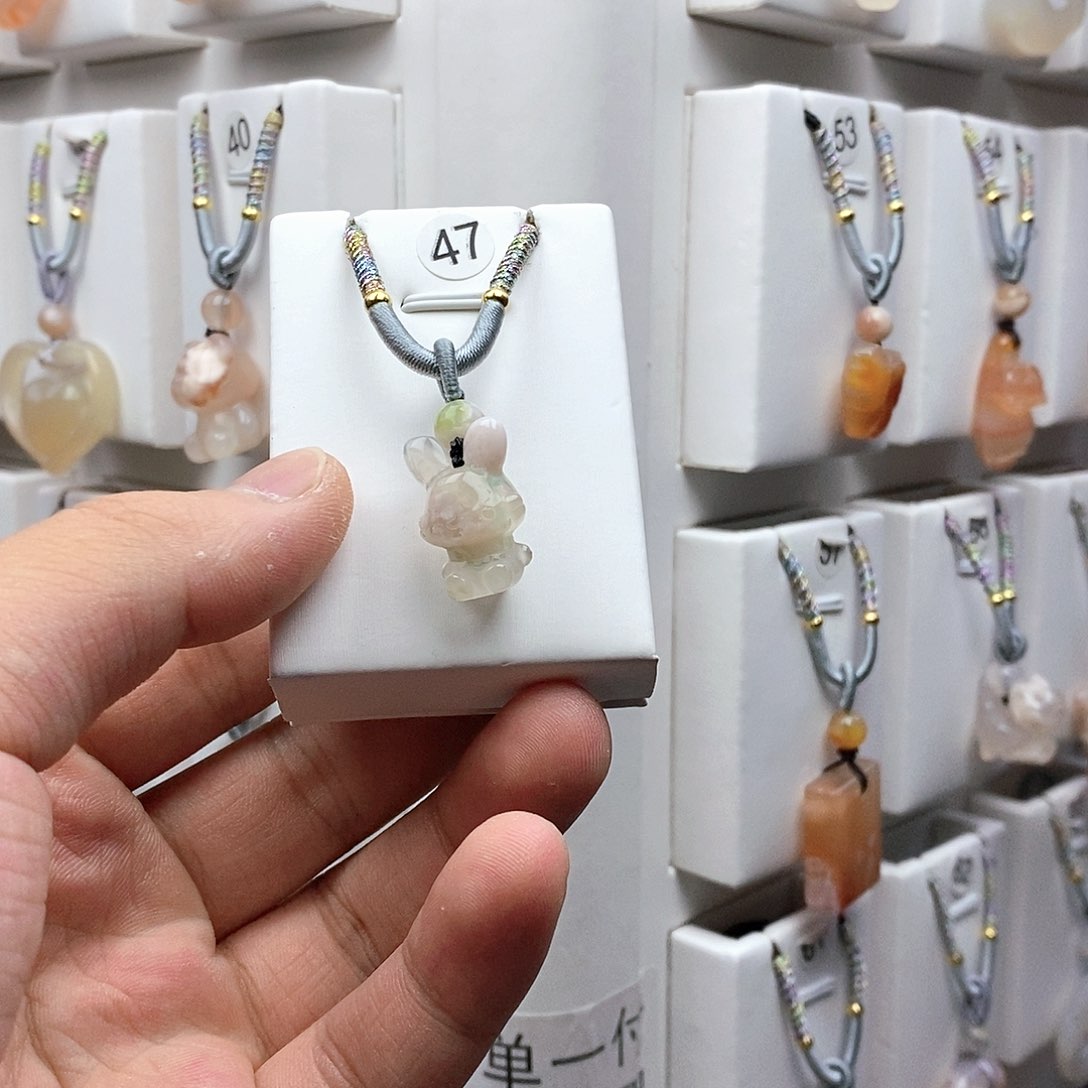 石英质玉颈饰未镶嵌?**?