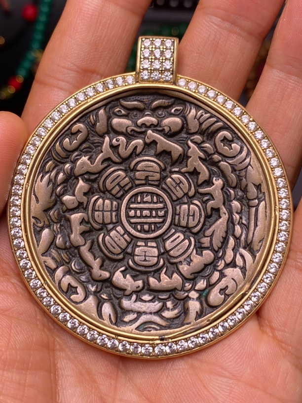 大年份黄利马九宫牌看过来