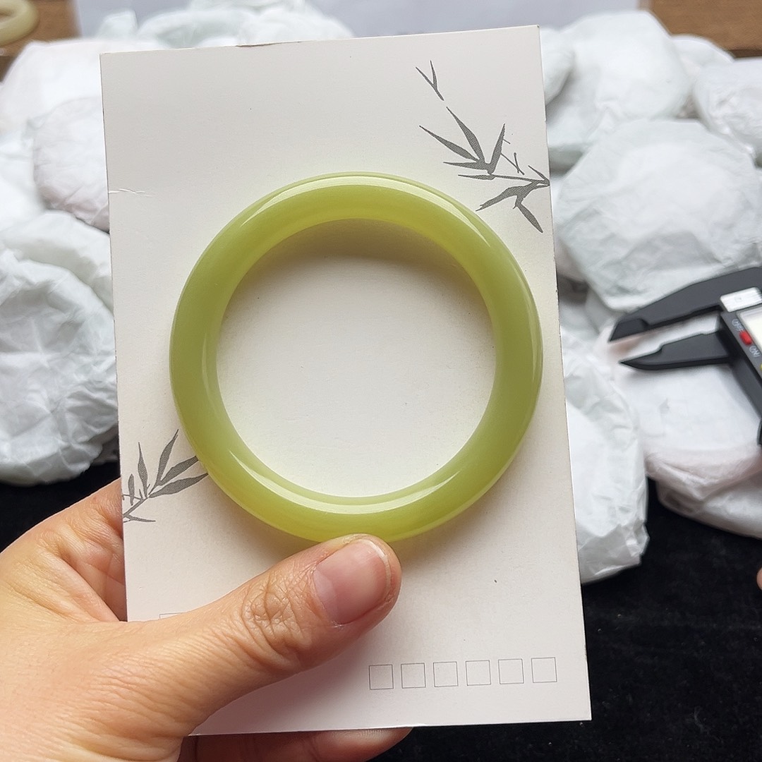 未镶嵌手镯石英质玉6