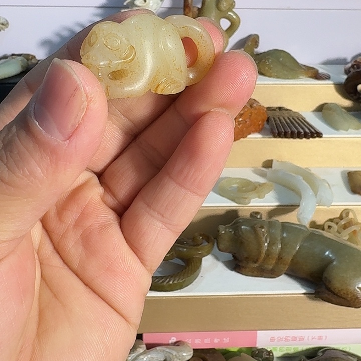 朵***呜和田玉（糖玉）未镶嵌挂件