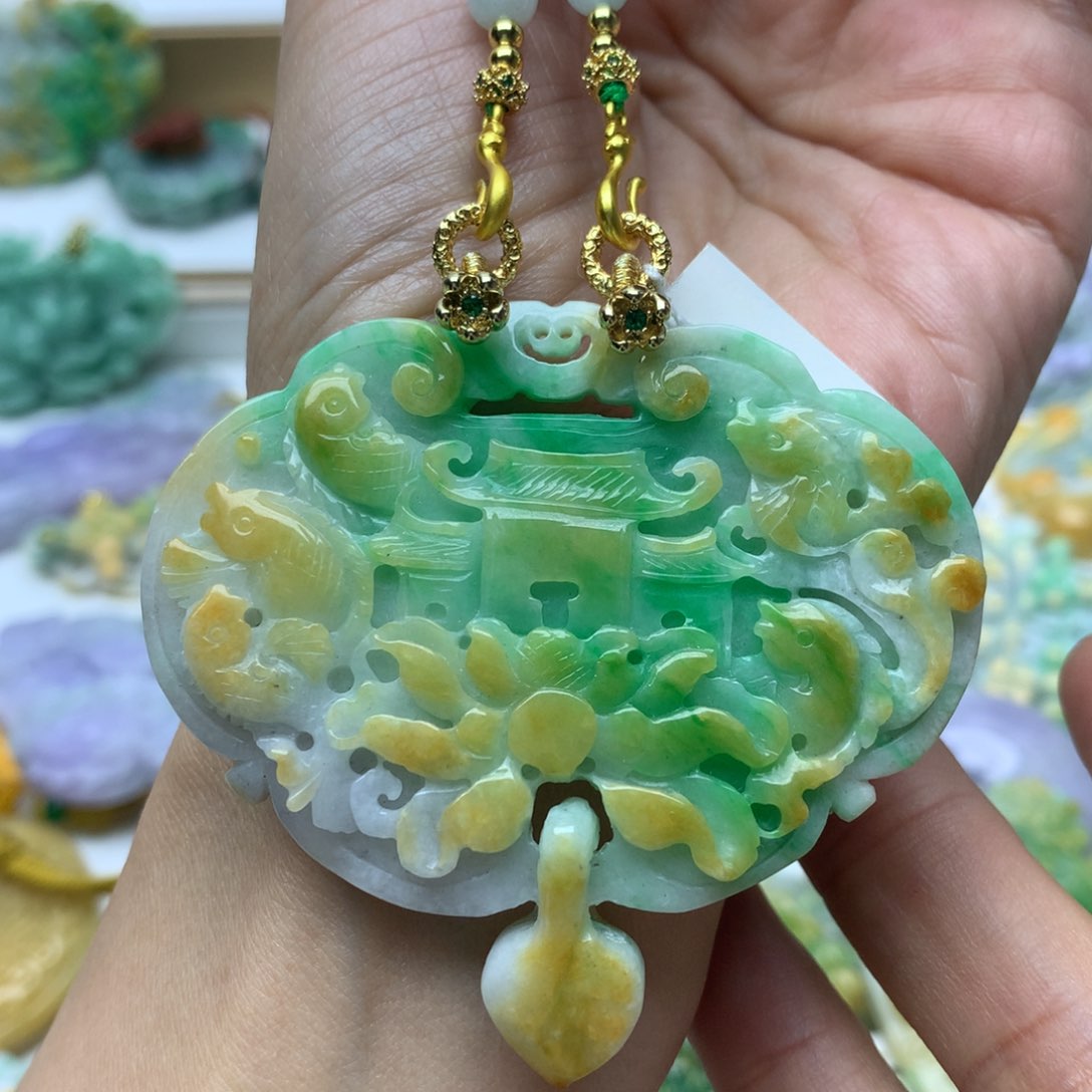 翡翠颈饰未镶嵌翡翠