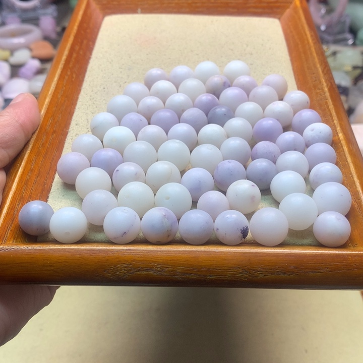 石英岩玉未镶嵌紫珠子70颗