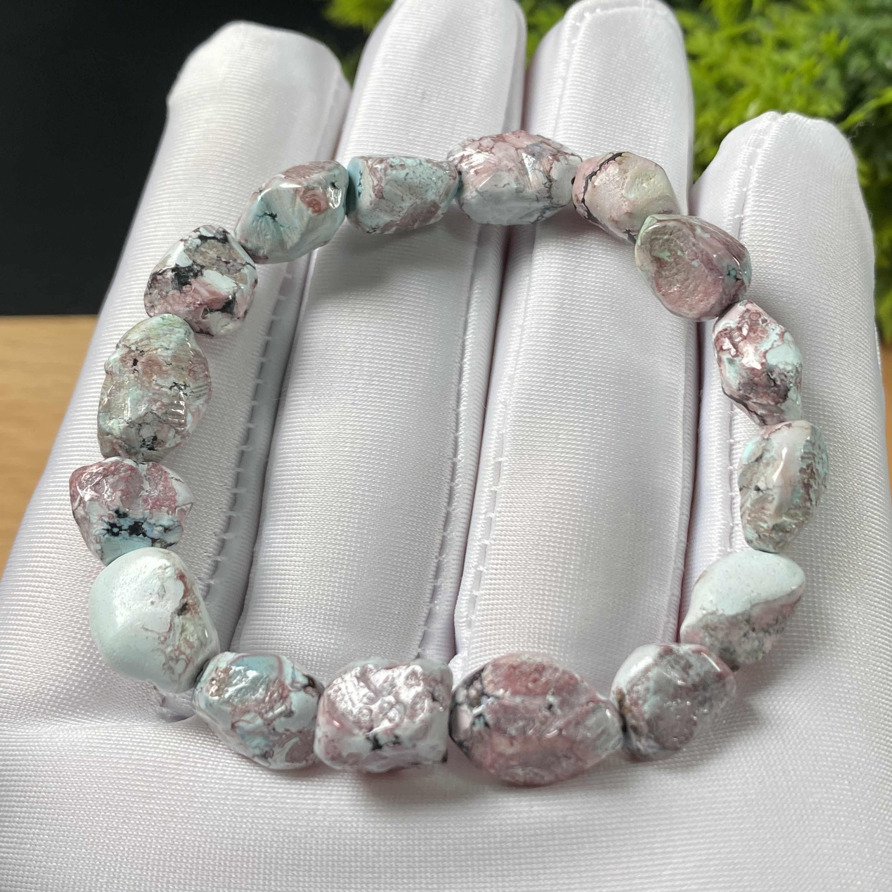原矿绿松石蔷薇粉随形手串 尺寸9mm左右，重13.1g，圈围15cm
