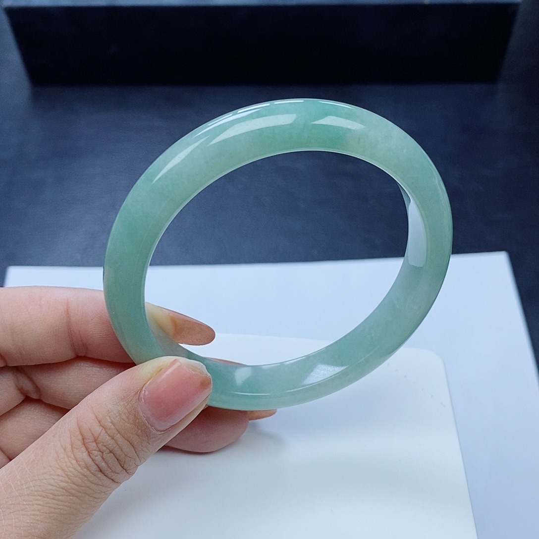 翡翠手镯未镶嵌59.7圈口