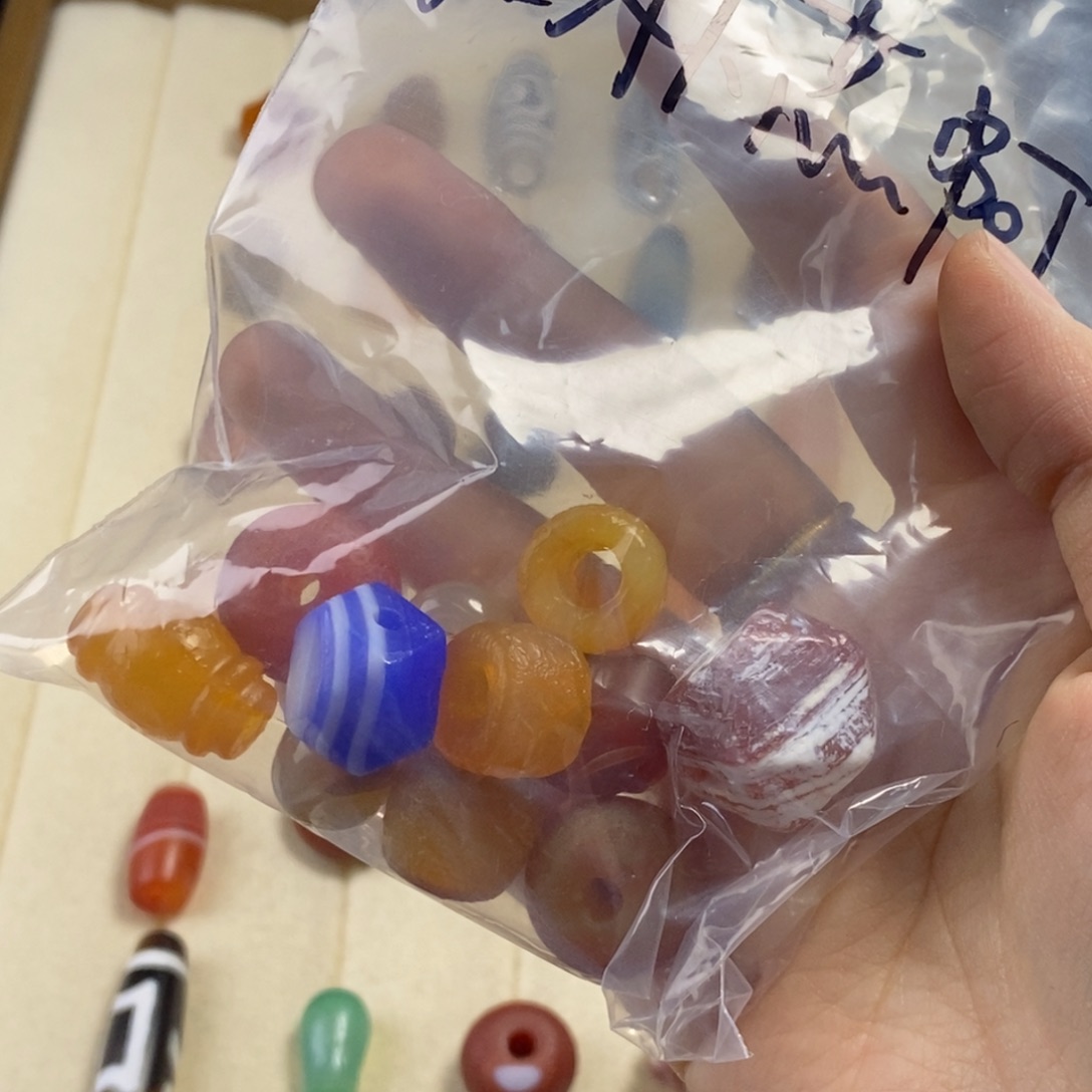 是***啊玛瑙/玉髓未镶嵌颈饰