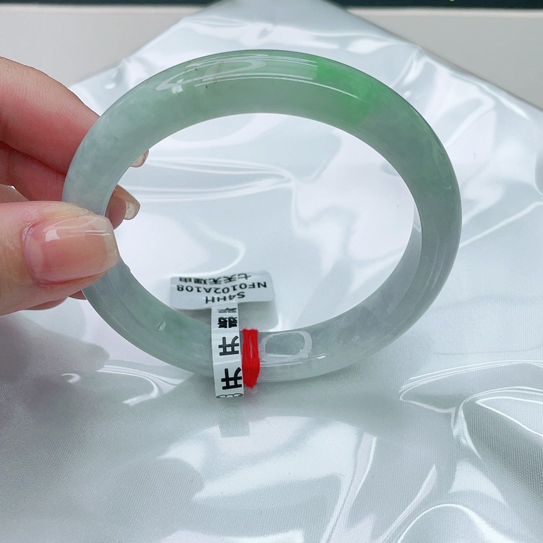 翡翠手镯未镶嵌正60.7