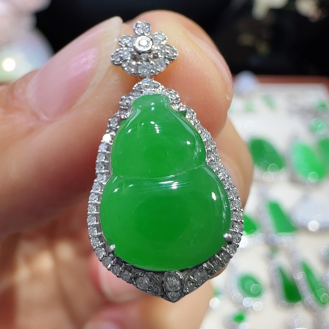 翡翠吊坠(不含链)18K金镶嵌