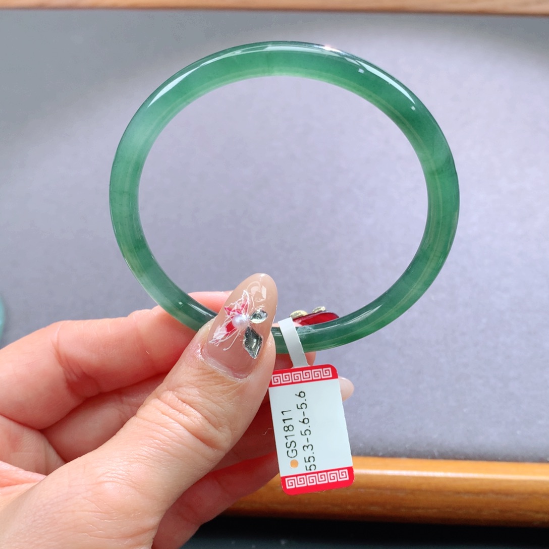 翡翠手镯未镶嵌天然翡翠手镯