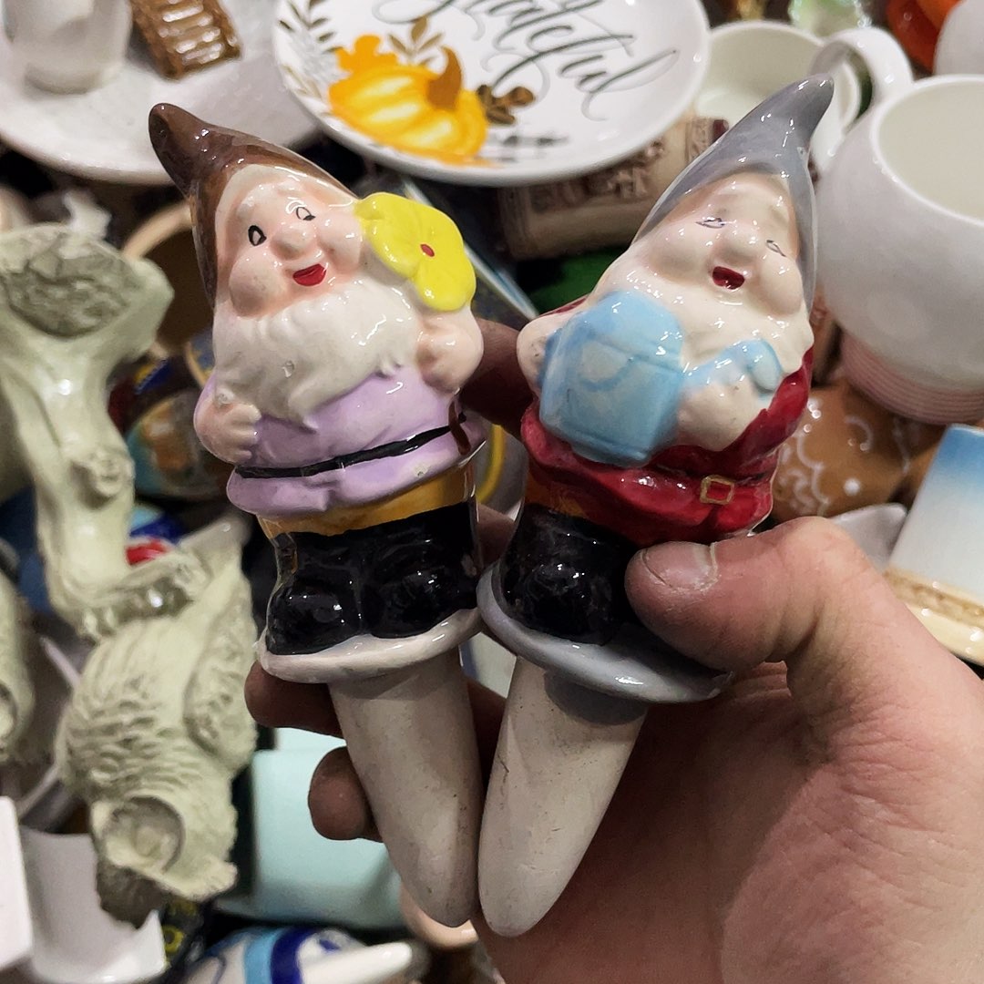 摆件  磕碰。 封釉。      