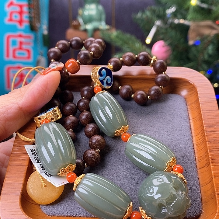 系***吖和田玉未镶嵌颈饰