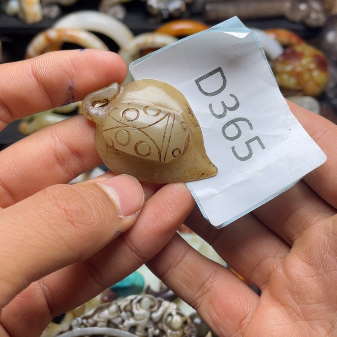 和田玉（糖玉）挂件未镶嵌