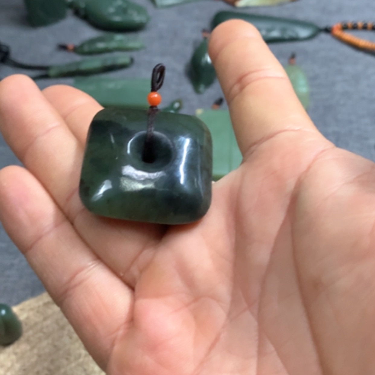 【闪购商品】颈饰未镶嵌岫岩老玉（透闪石质玉）