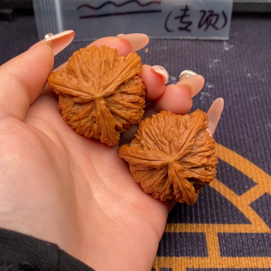 通***王文玩核桃吊坠白狮子