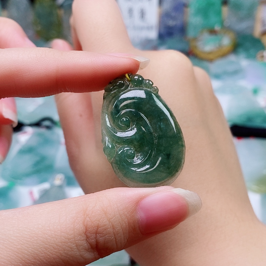 了***秋翡翠未镶嵌颈饰翡翠