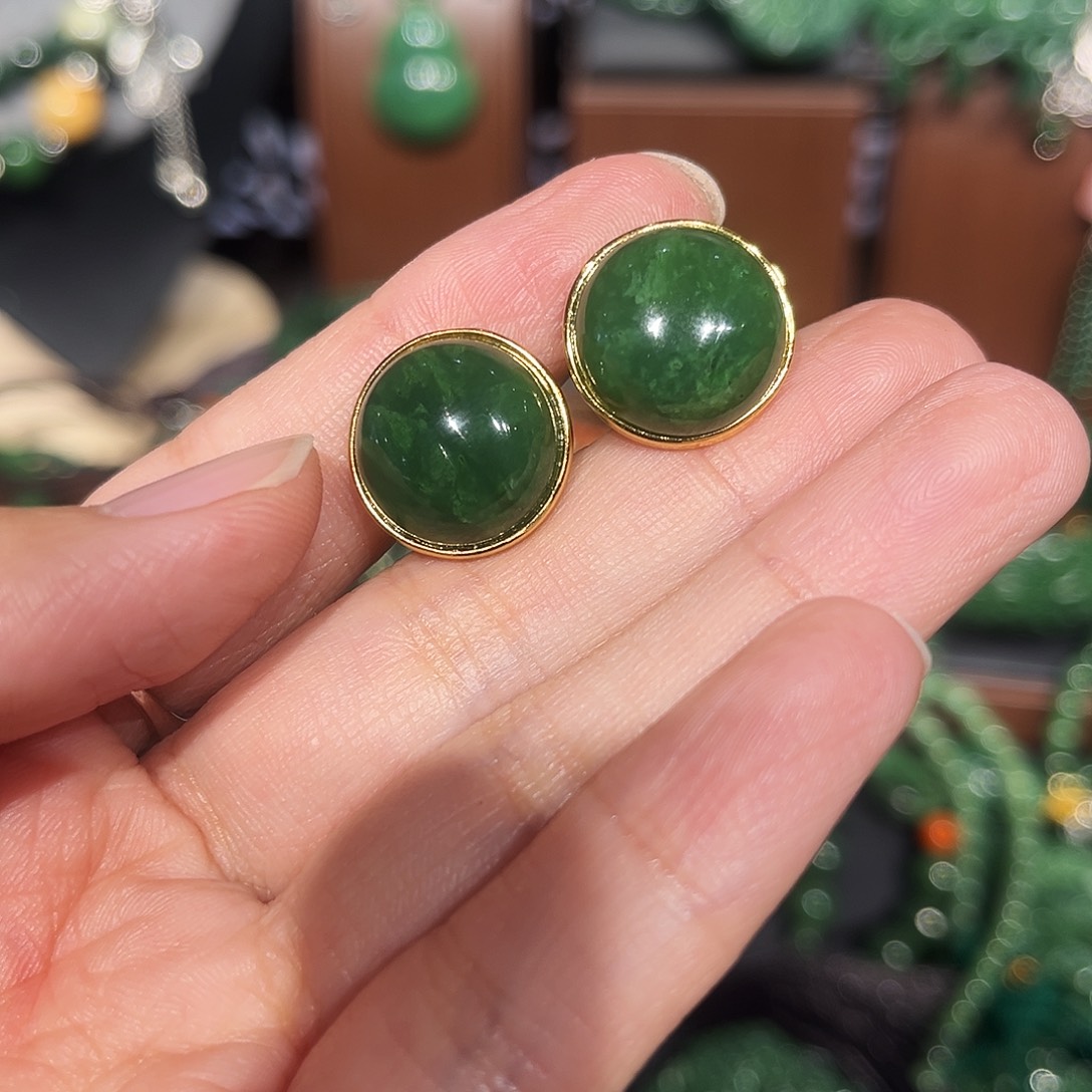 颈饰未镶嵌和田玉（糖玉）