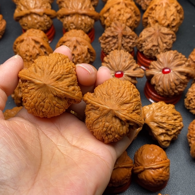 【闪购商品】文玩核桃把件43绣球