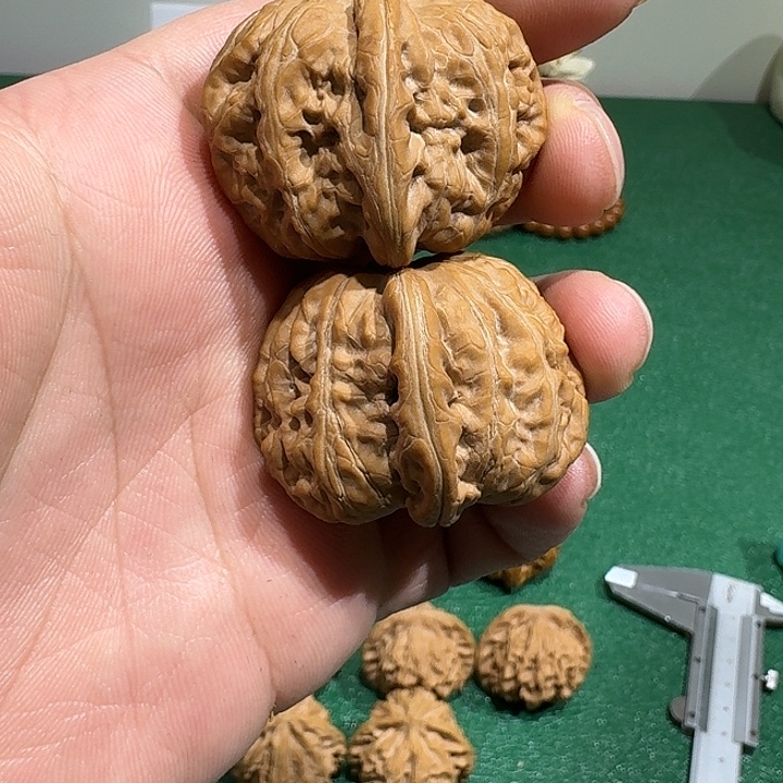 秩***序文玩核桃把件闪4，山地元宝，尺寸38