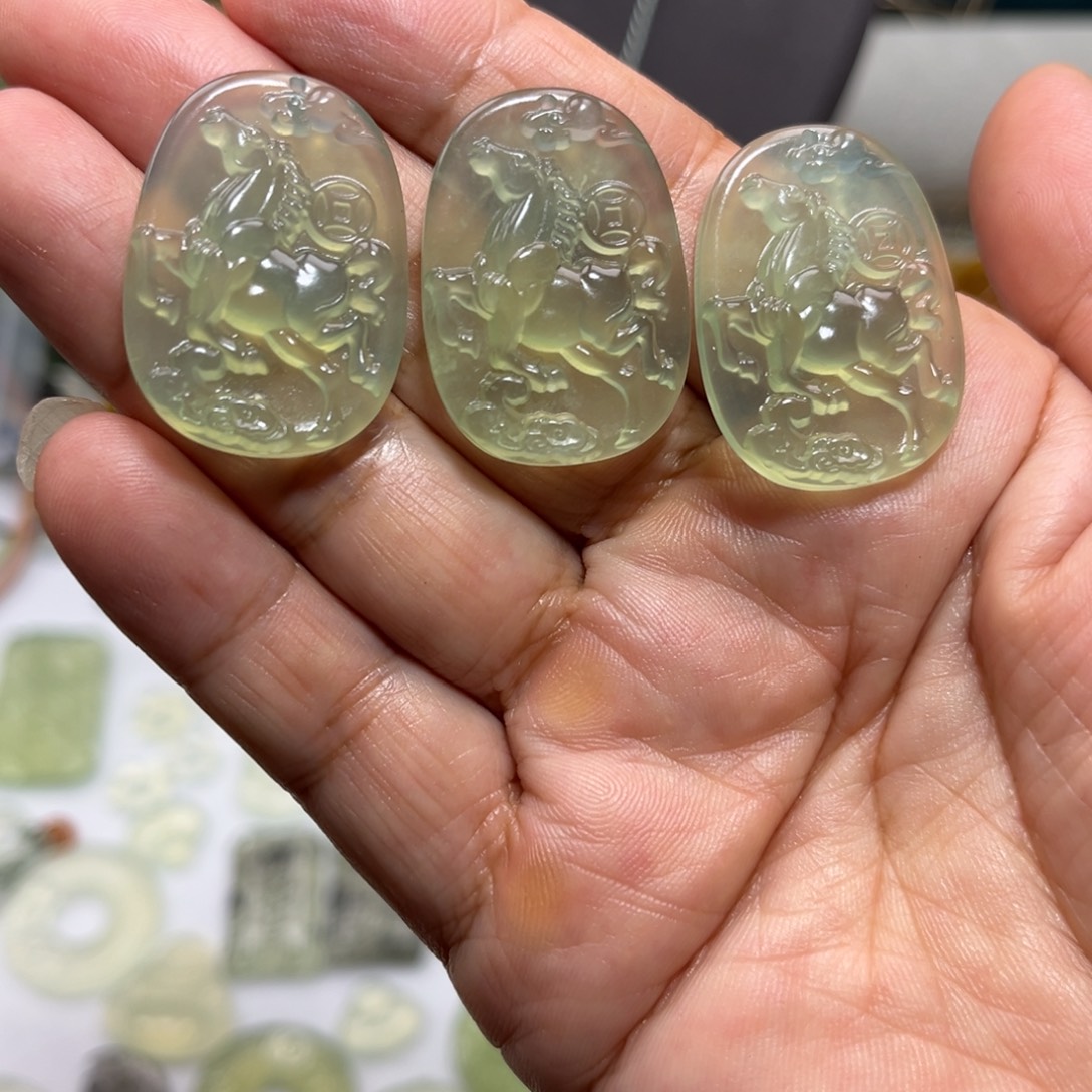 未镶嵌蛇纹石玉颈饰