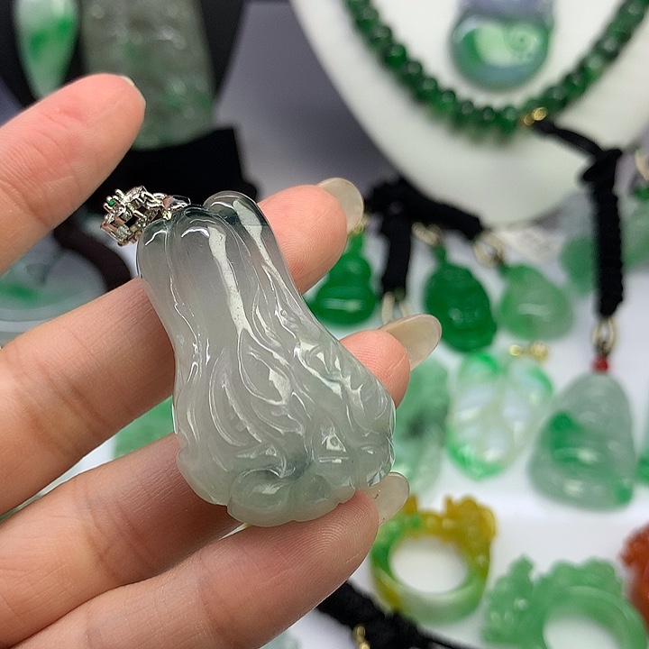 翡翠未镶嵌颈饰源头