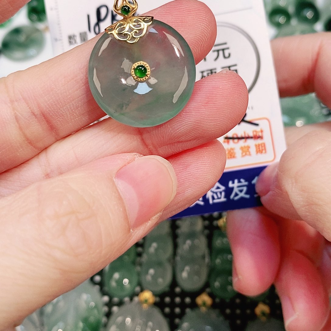 翡翠颈饰18K金镶嵌吊坠