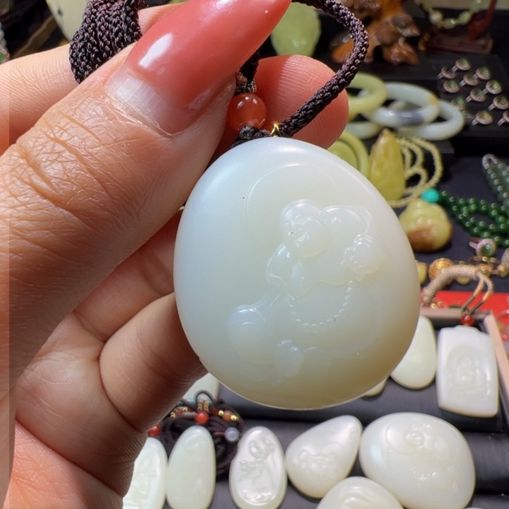 和田玉颈饰未镶嵌17.5克米达吊坠