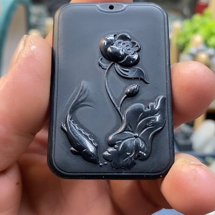 毛***熊和田玉（糖玉）未镶嵌颈饰