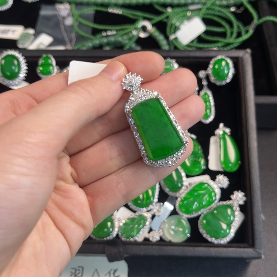 翡翠银S925镶嵌戒指无事牌吊坠