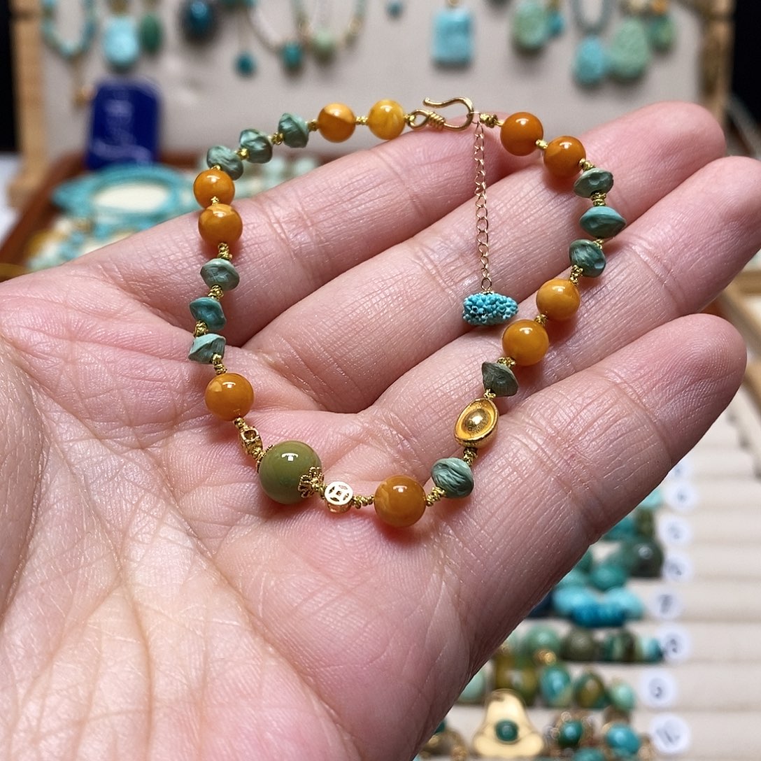 绿松石未镶嵌颈饰