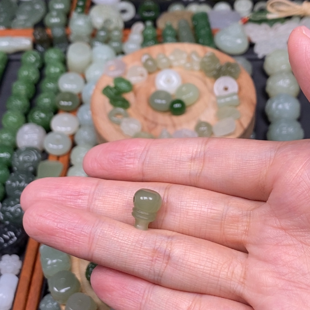 你***别和田玉未镶嵌颈饰