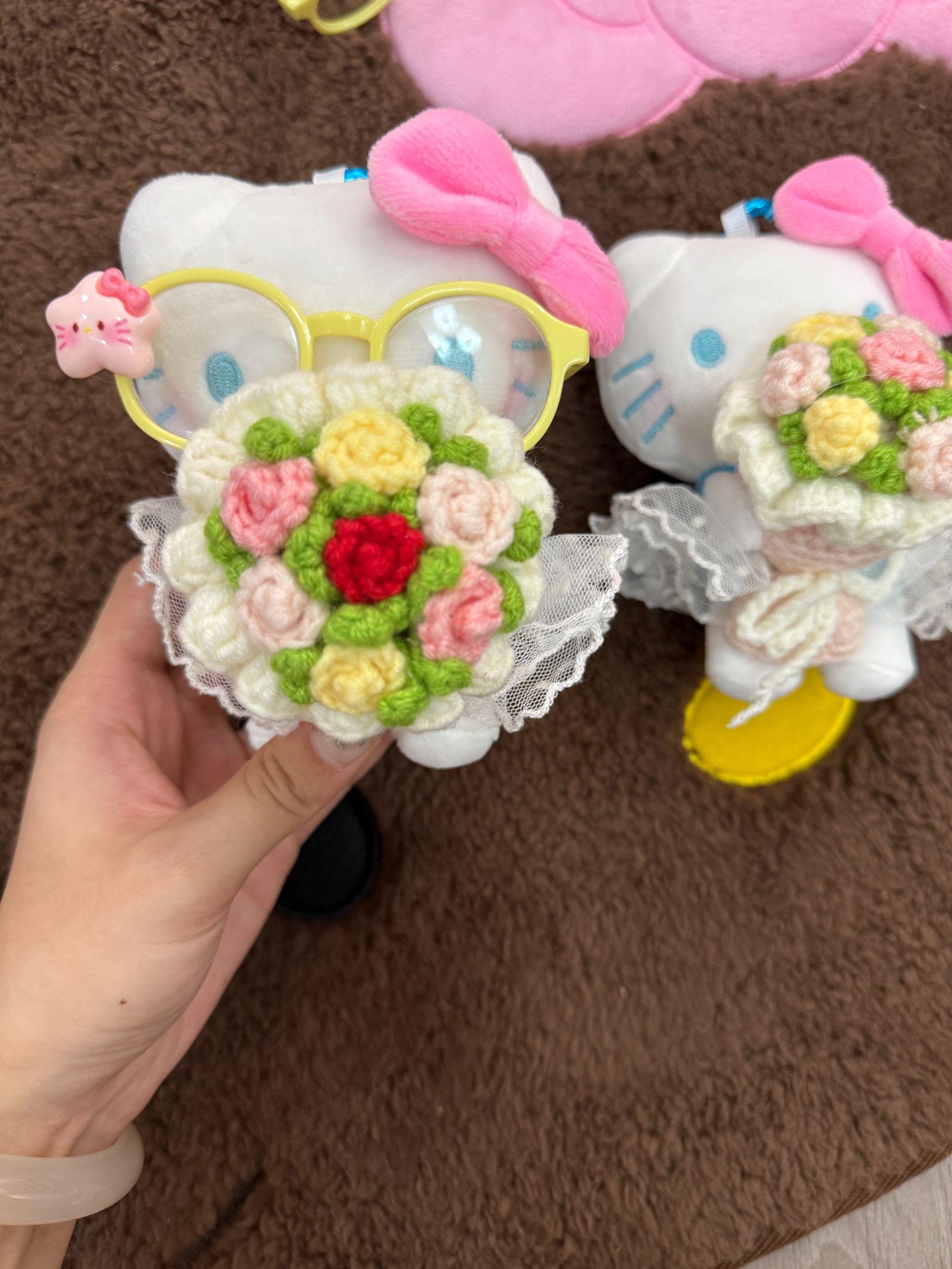 情人节手捧花helloKitty包包挂件可爱毛绒玩具挂饰kitty挂件