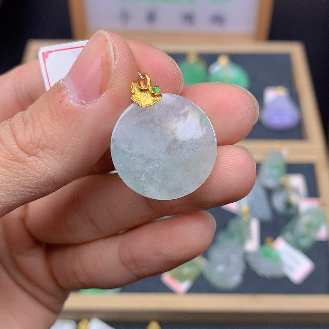 翡翠颈饰18K金镶嵌翡翠