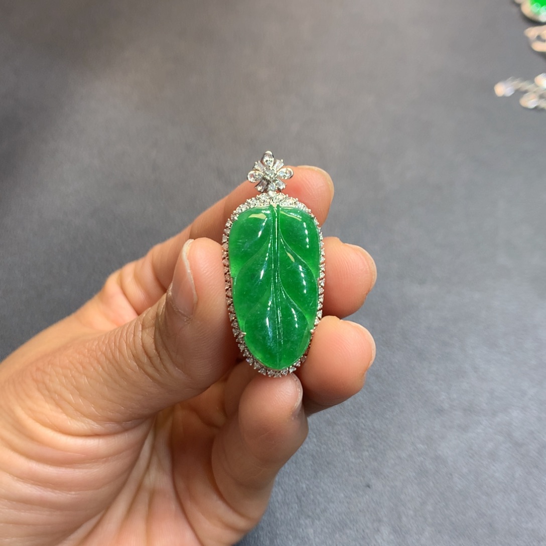 翡翠吊坠(不含链)18K金镶嵌