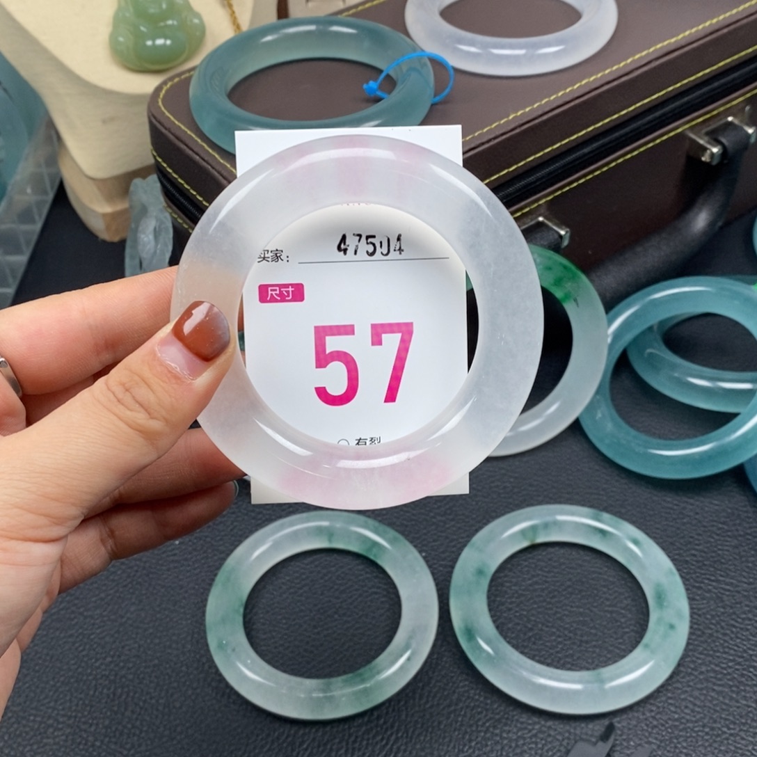 ****花石英质玉未镶嵌手镯