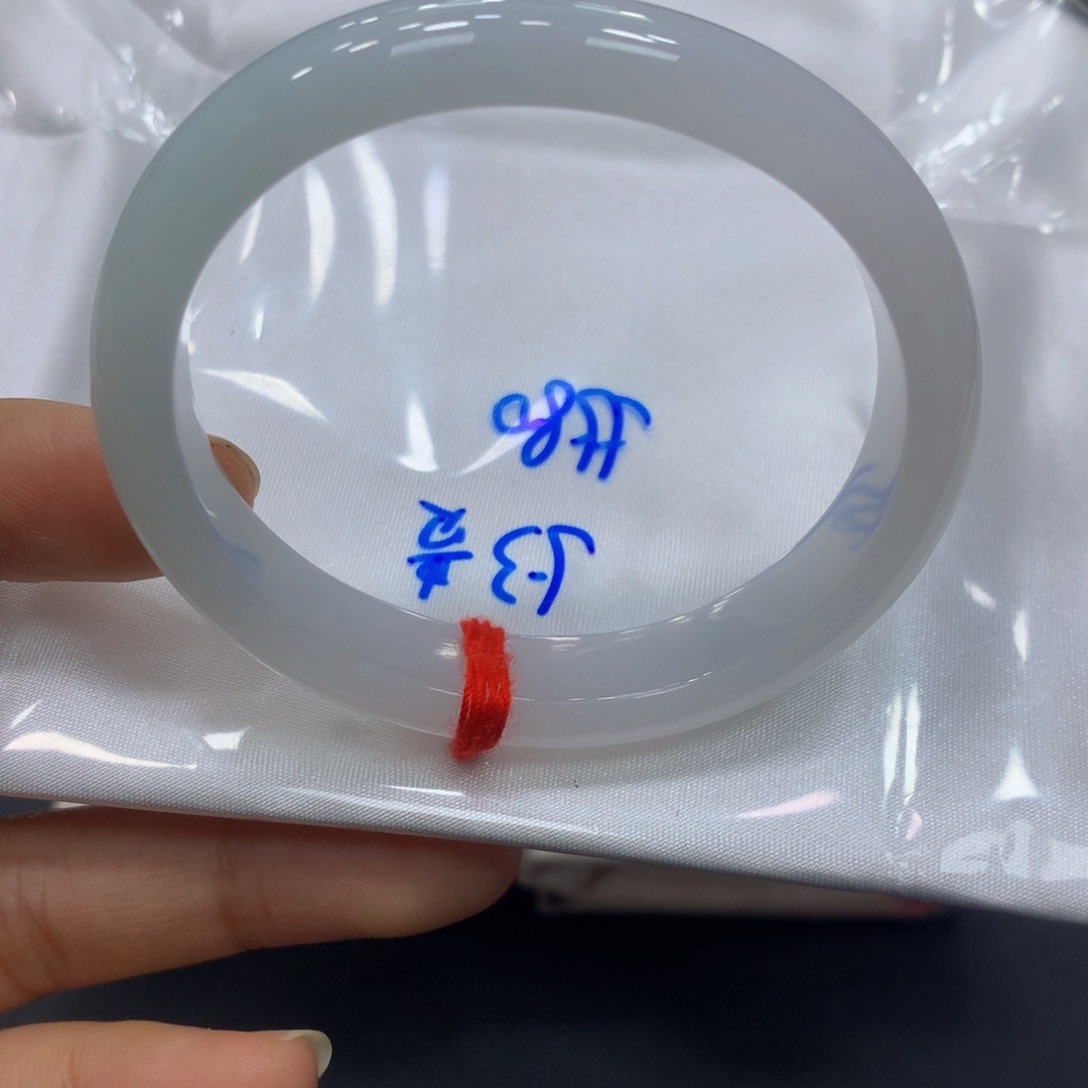 翡翠手镯未镶嵌翡翠